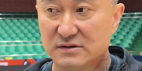 有伤在身！球迷偶遇广东外援萨姆纳 腿部佩戴护具 仍住宏远酒店|广东宏远|广东省|康复|赛季|杜锋_新浪体育_新浪新闻